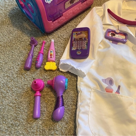 Disney Doc Mcstuffins Dress Up Doctor Kit Pet Carrier Toy Lot Bundle Coat - Picture 2 of 7